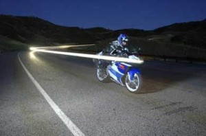 Conducción nocturna en moto